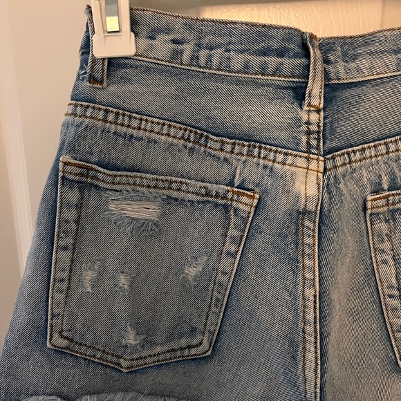 Signature 8 Distressed Denim Shorts Low rise Size S - Picture 4 of 5